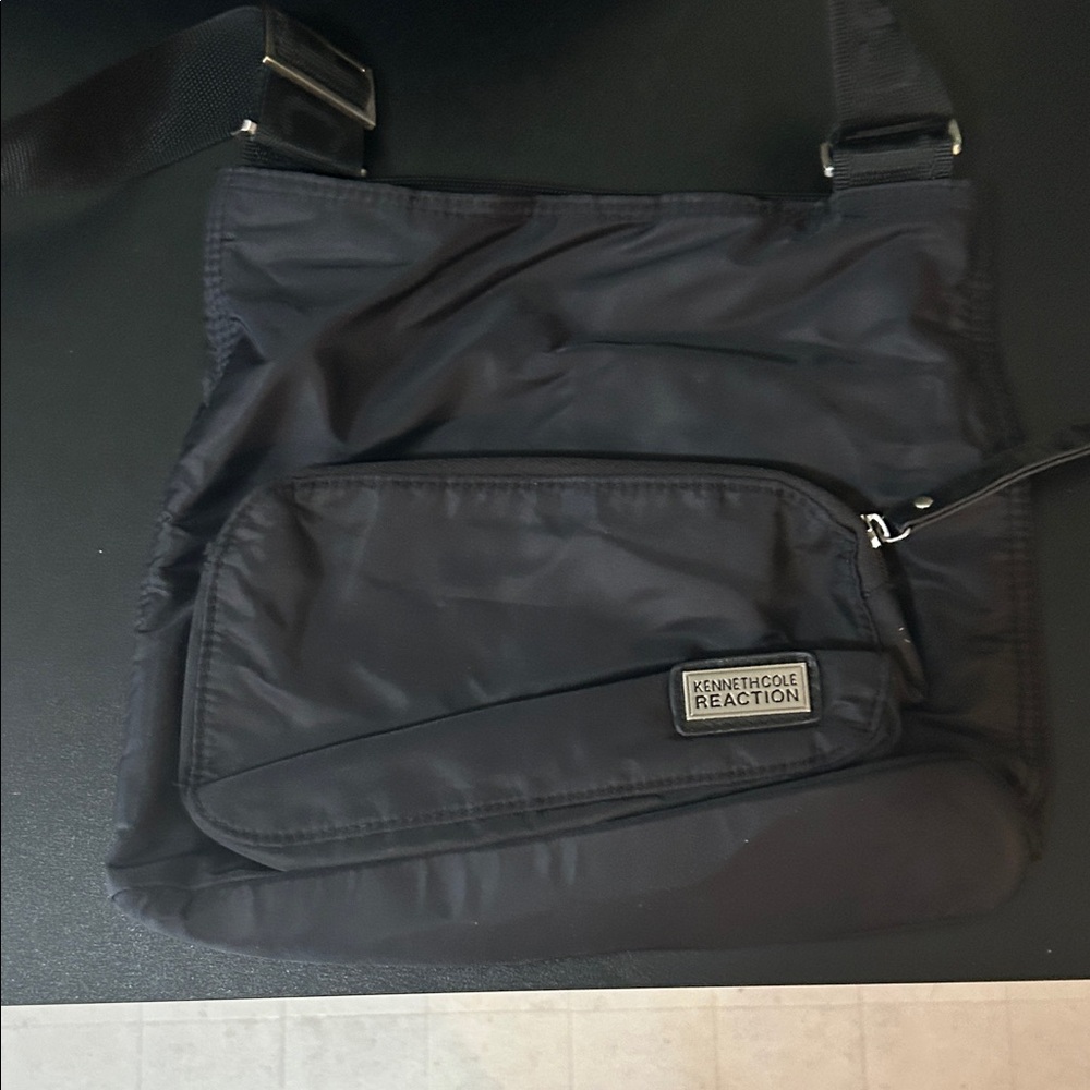 Kenneth Cole Reaction Black Messenger Bag